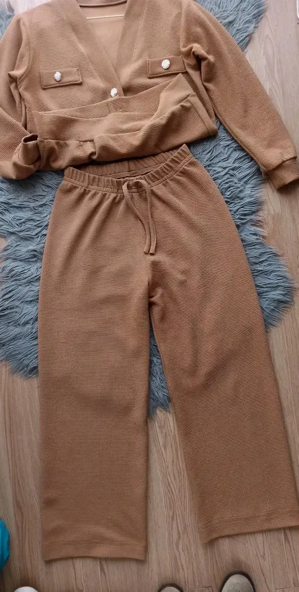 Ensemble côtelé beige crop top et pantalon