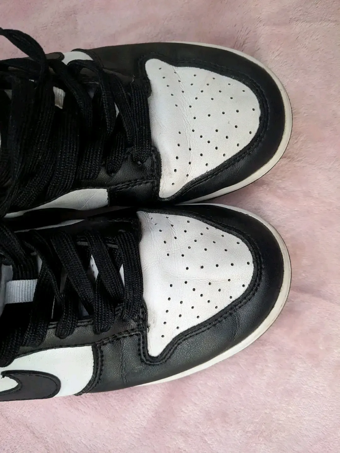 Baskets Nike noires et blanches 2