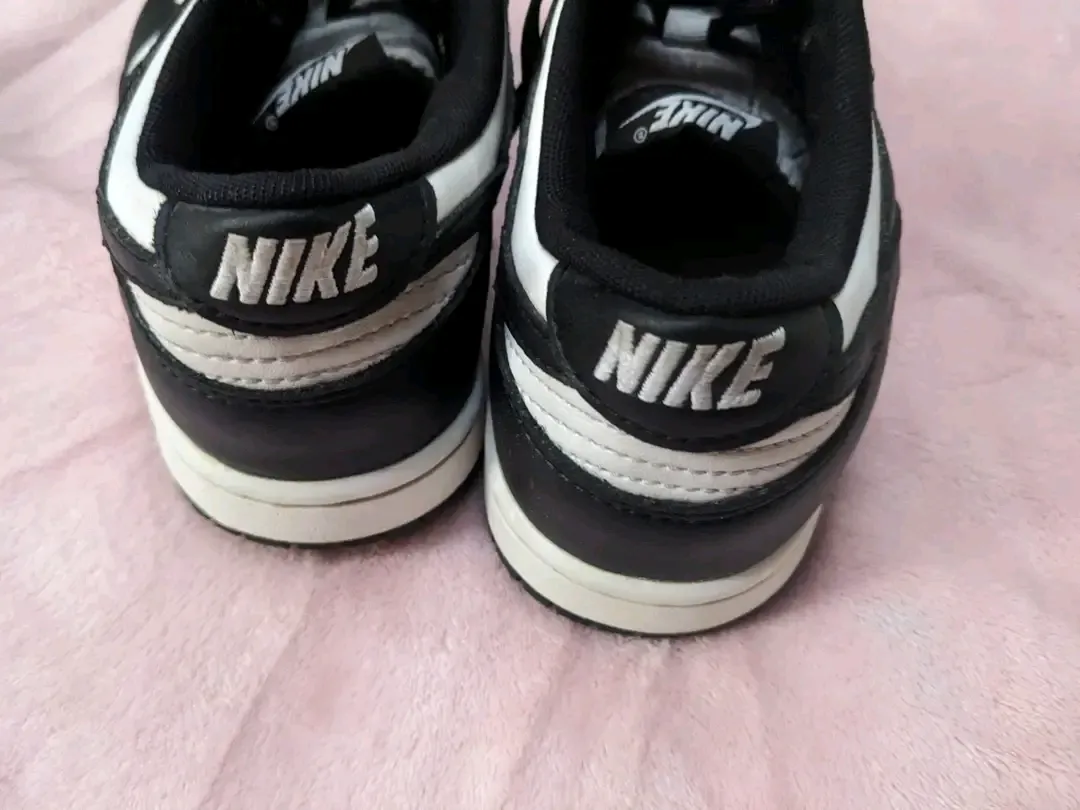 Baskets Nike noires et blanches
