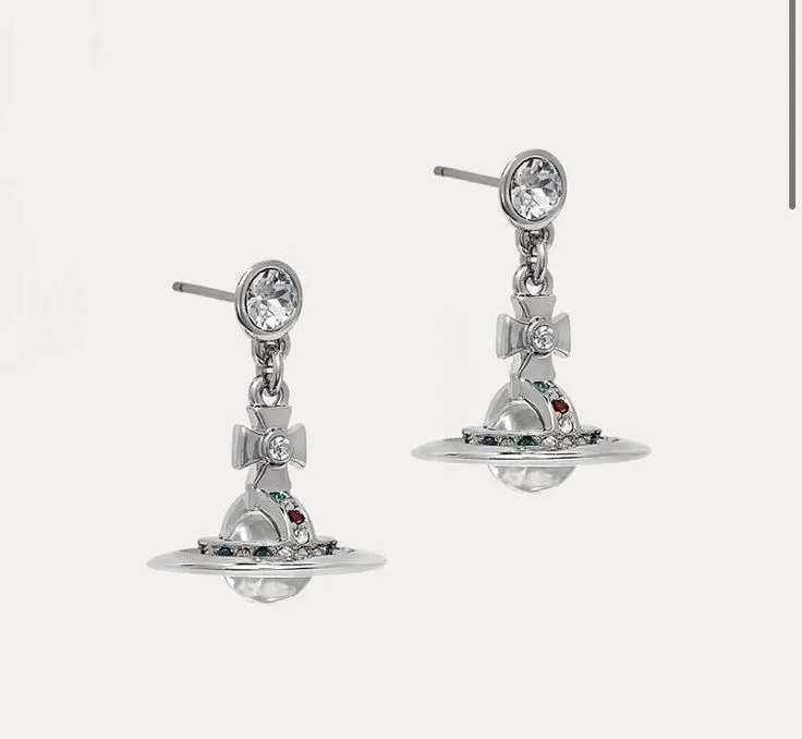 Boucles d'oreilles pendantes croix argentées 2