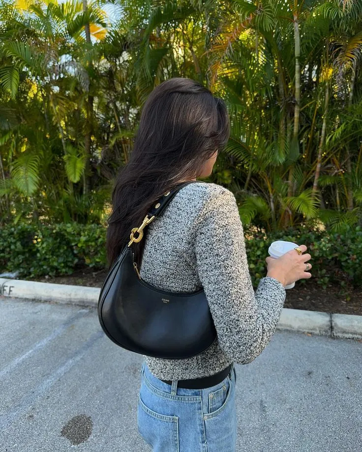 Sac bandoulière noir chaîne dorée