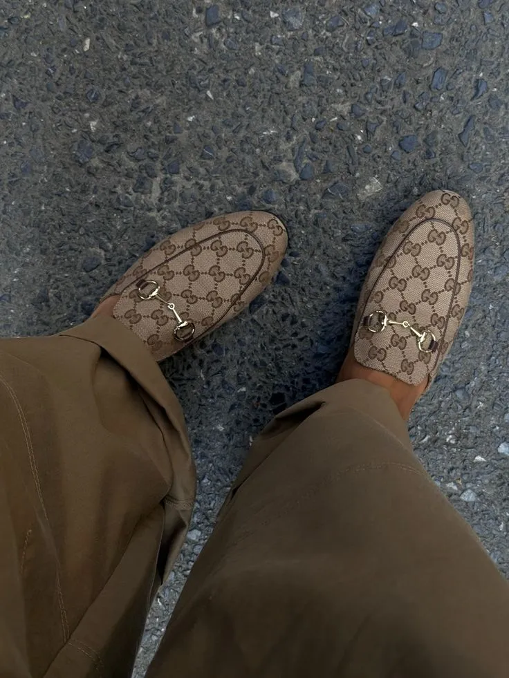Mocassins Gucci monogramme beige et noir 2