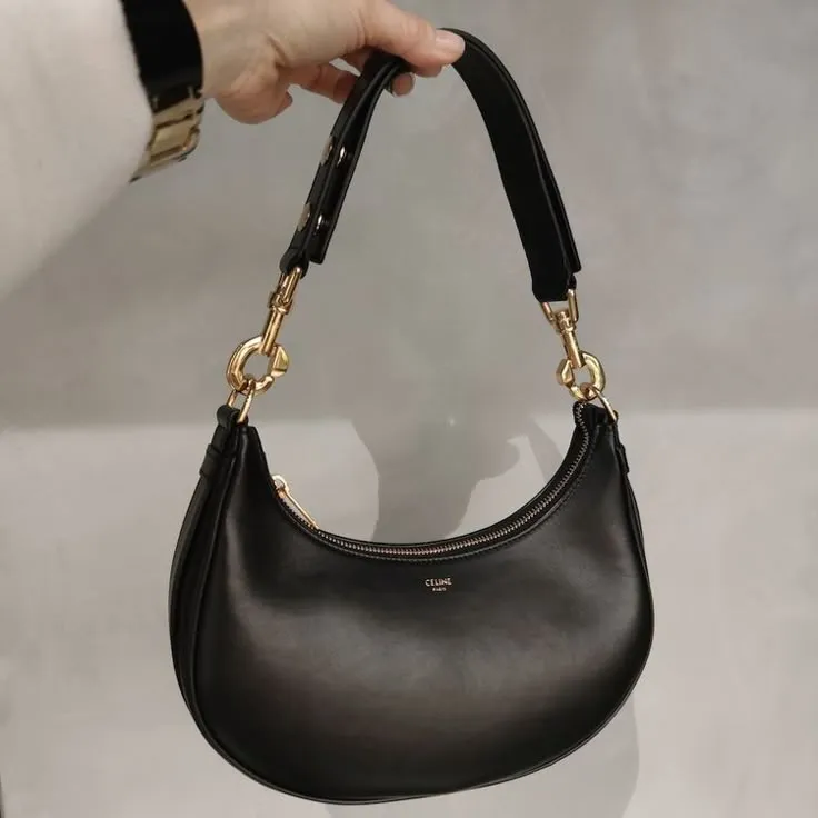 Sac bandoulière noir chaîne dorée 2