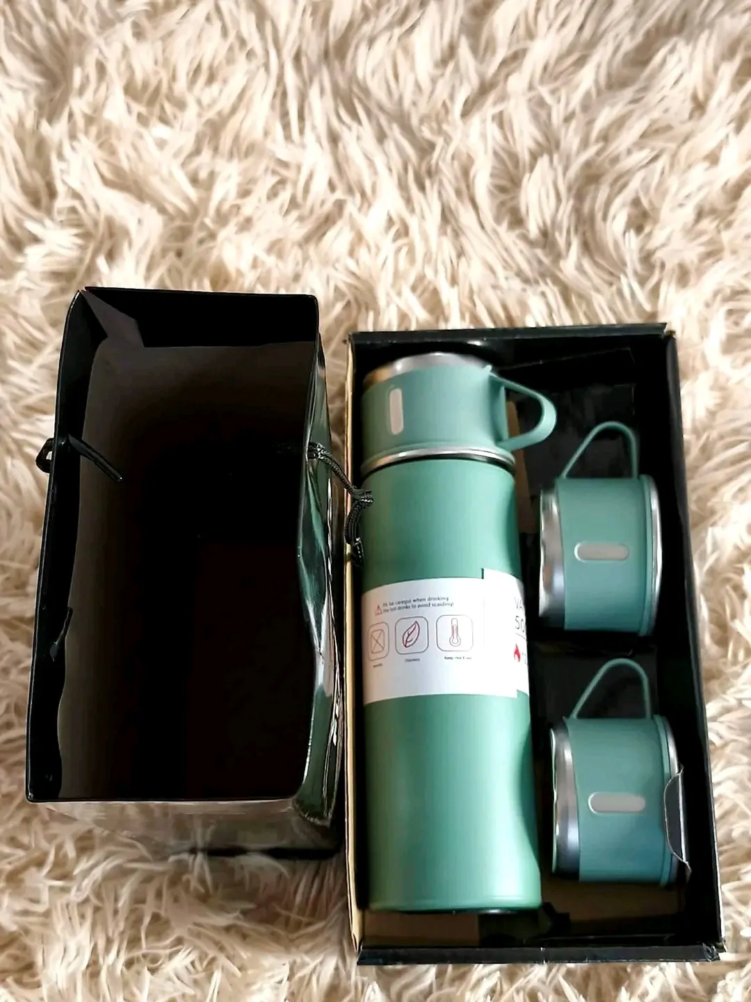 Thermos isotherme rose avec 2 tasses 3