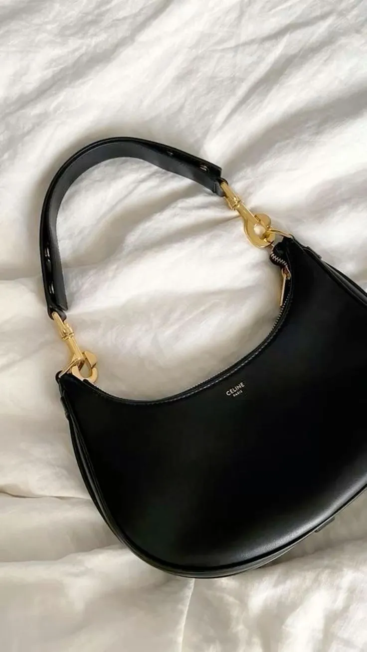 Sac bandoulière noir chaîne dorée 3