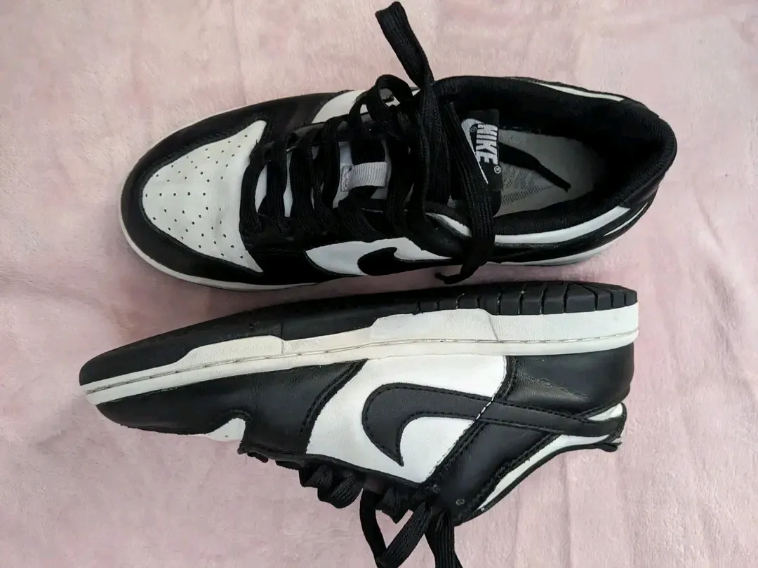 Baskets Nike noires et blanches 3