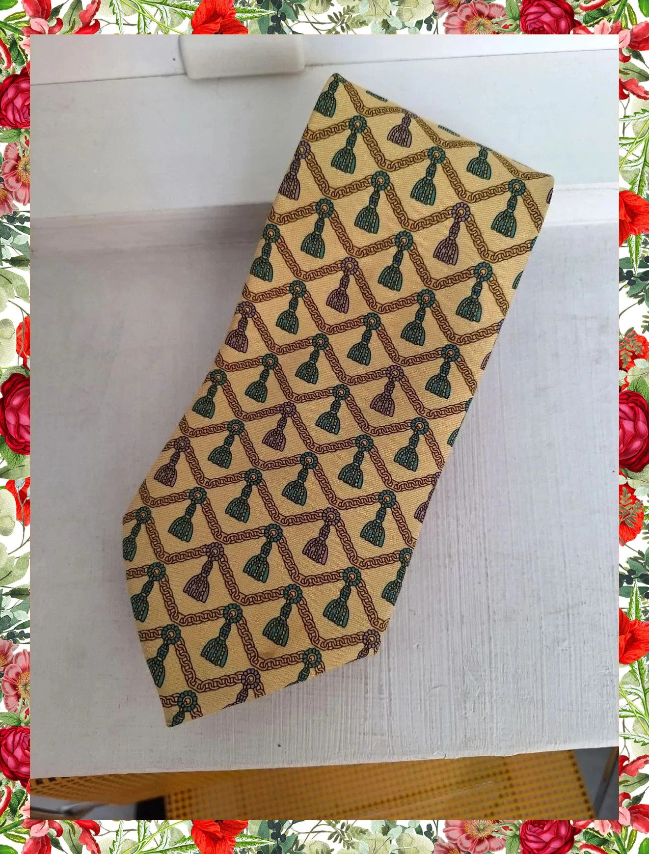 Corbata de seda natural Valoria con diseño de cadenas y borlas – Valoria