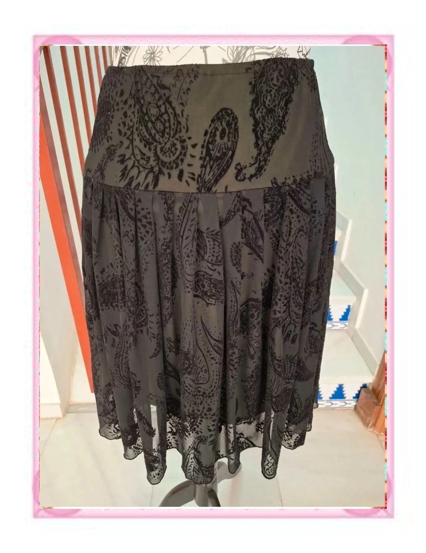 Falda Veneno en la Piel Midi Negra de Gasa Paisley Talla 3 – Veneno en la Piel – taille M / 38 / 10 2
