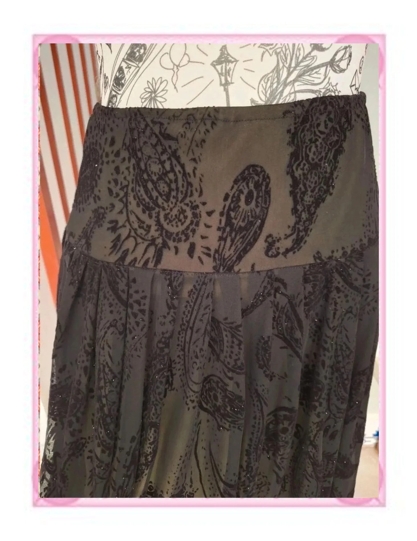 Falda Veneno en la Piel Midi Negra de Gasa Paisley Talla 3 – Veneno en la Piel – taille M / 38 / 10 5