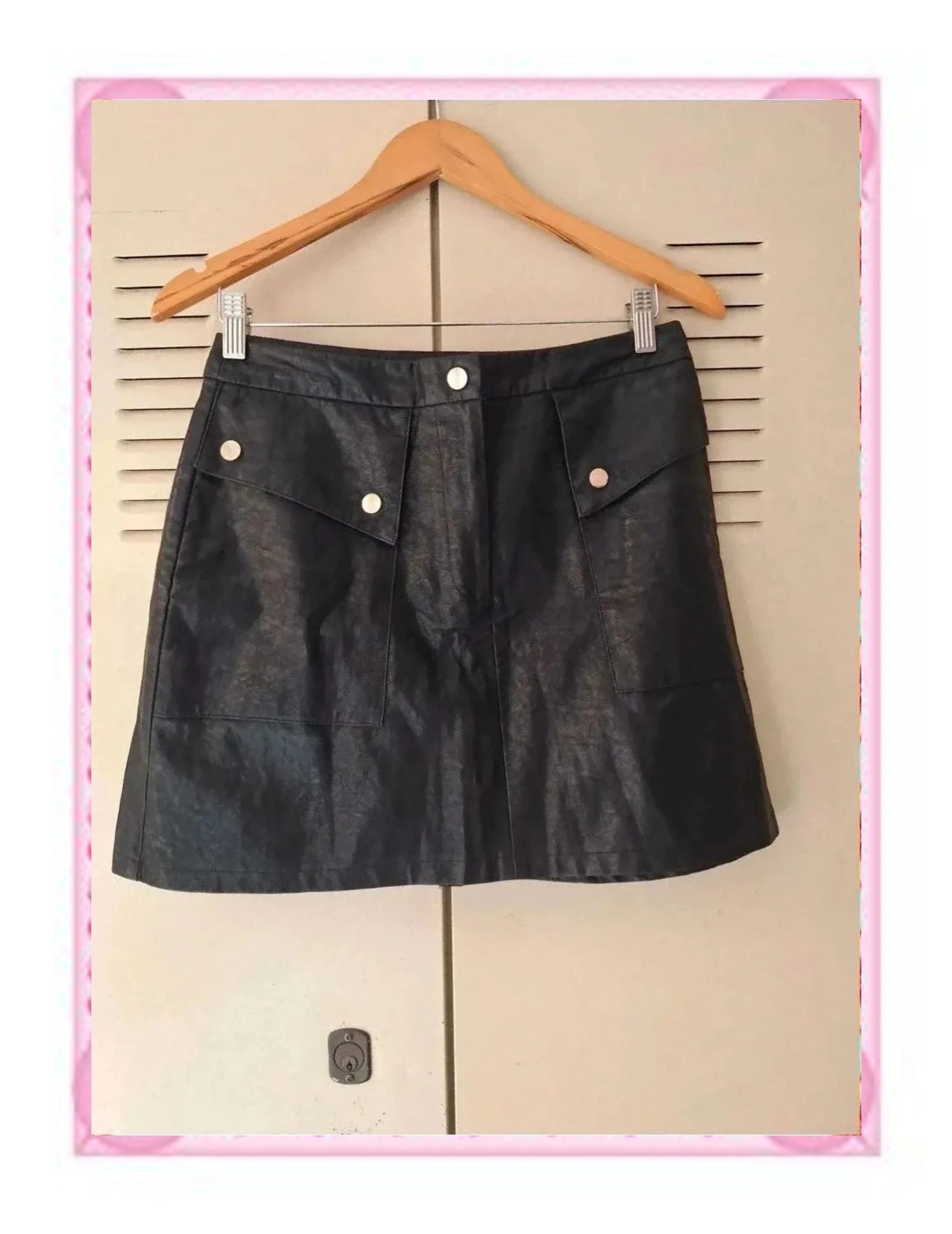 Minifalda Efecto Cuero de Zara con Botones Plateados – Zara – taille M / 38 / 10