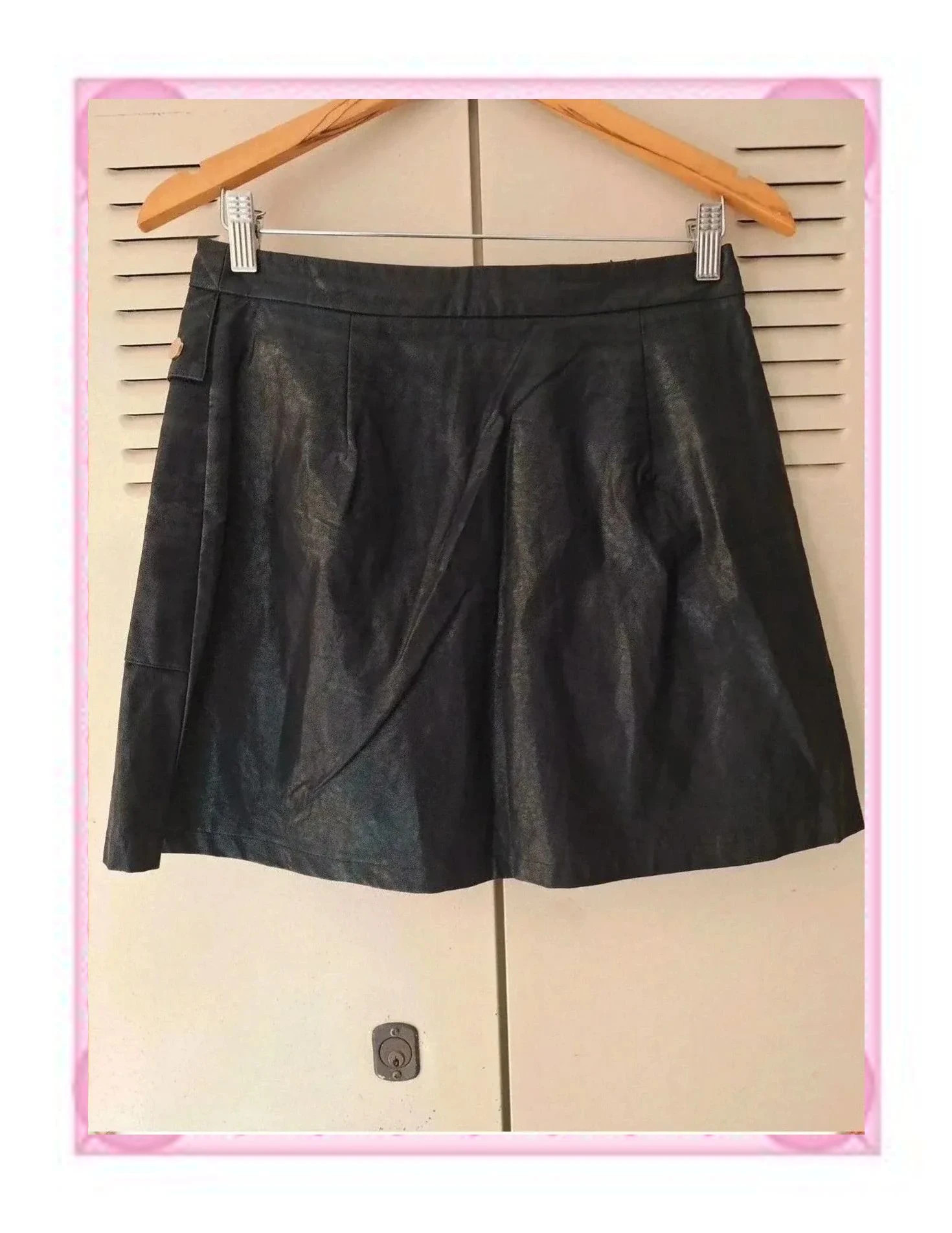 Minifalda Efecto Cuero de Zara con Botones Plateados – Zara – taille M / 38 / 10 3