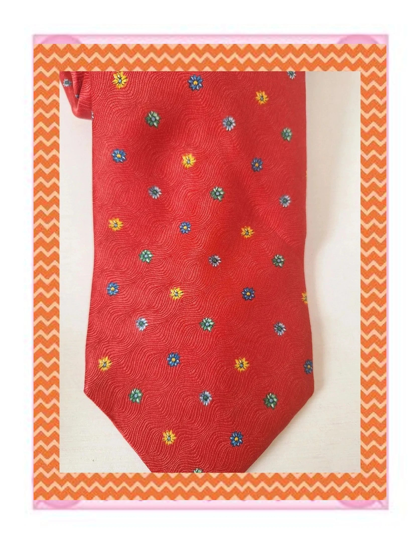 Corbata roja Classics con estampado floral, en excelente estado 🌺 – Classics 2