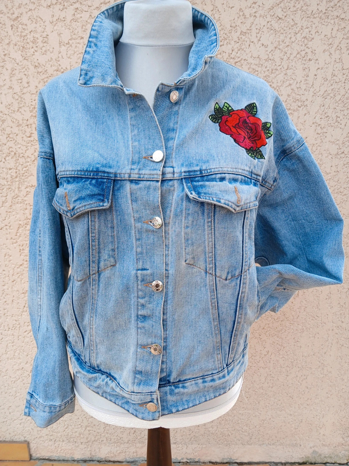 Veste en jeans,pull & bear. Brodée. – Pull & Bear – taille M / 38 / 10 3