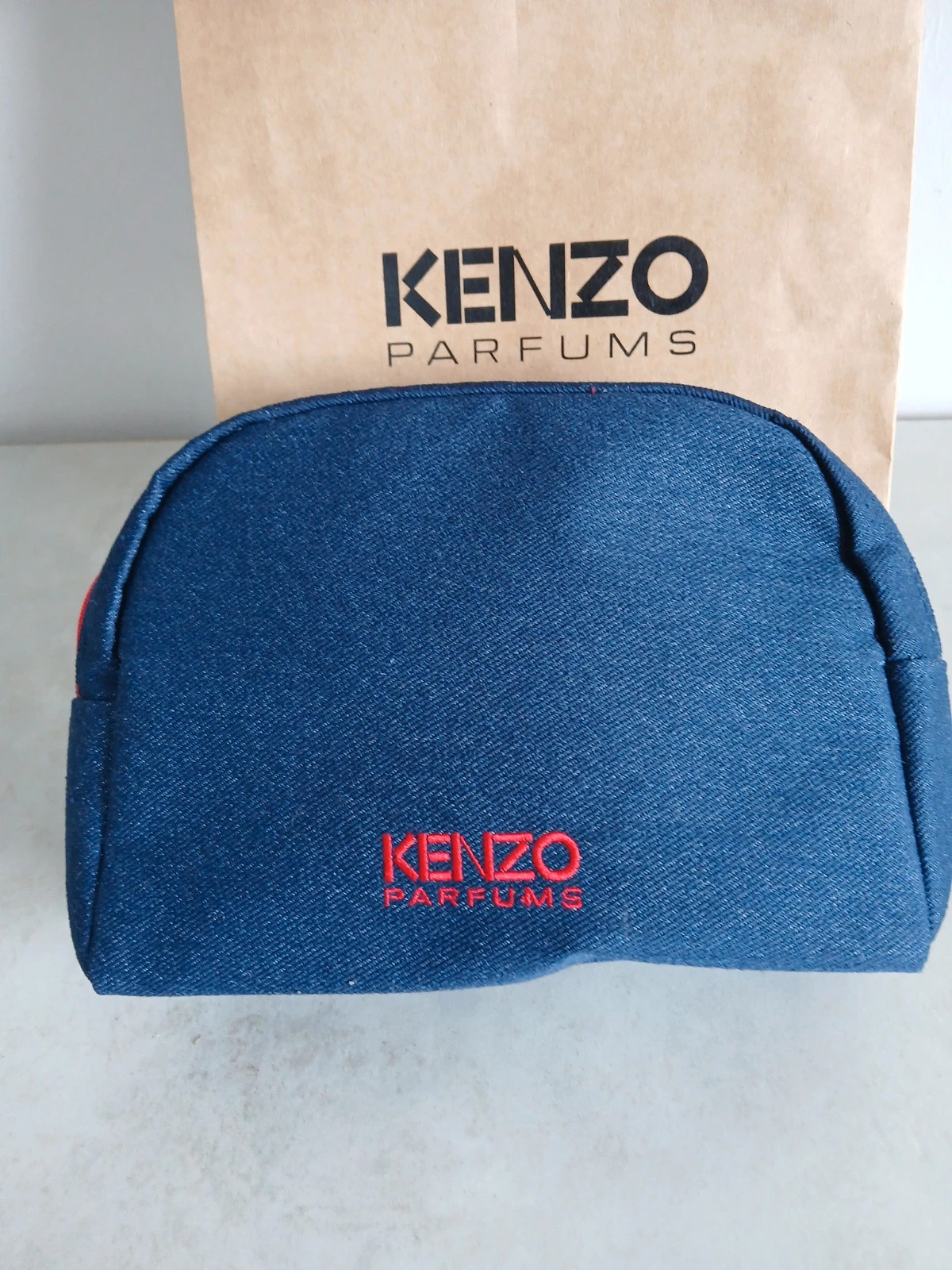 Pochette kenzo.