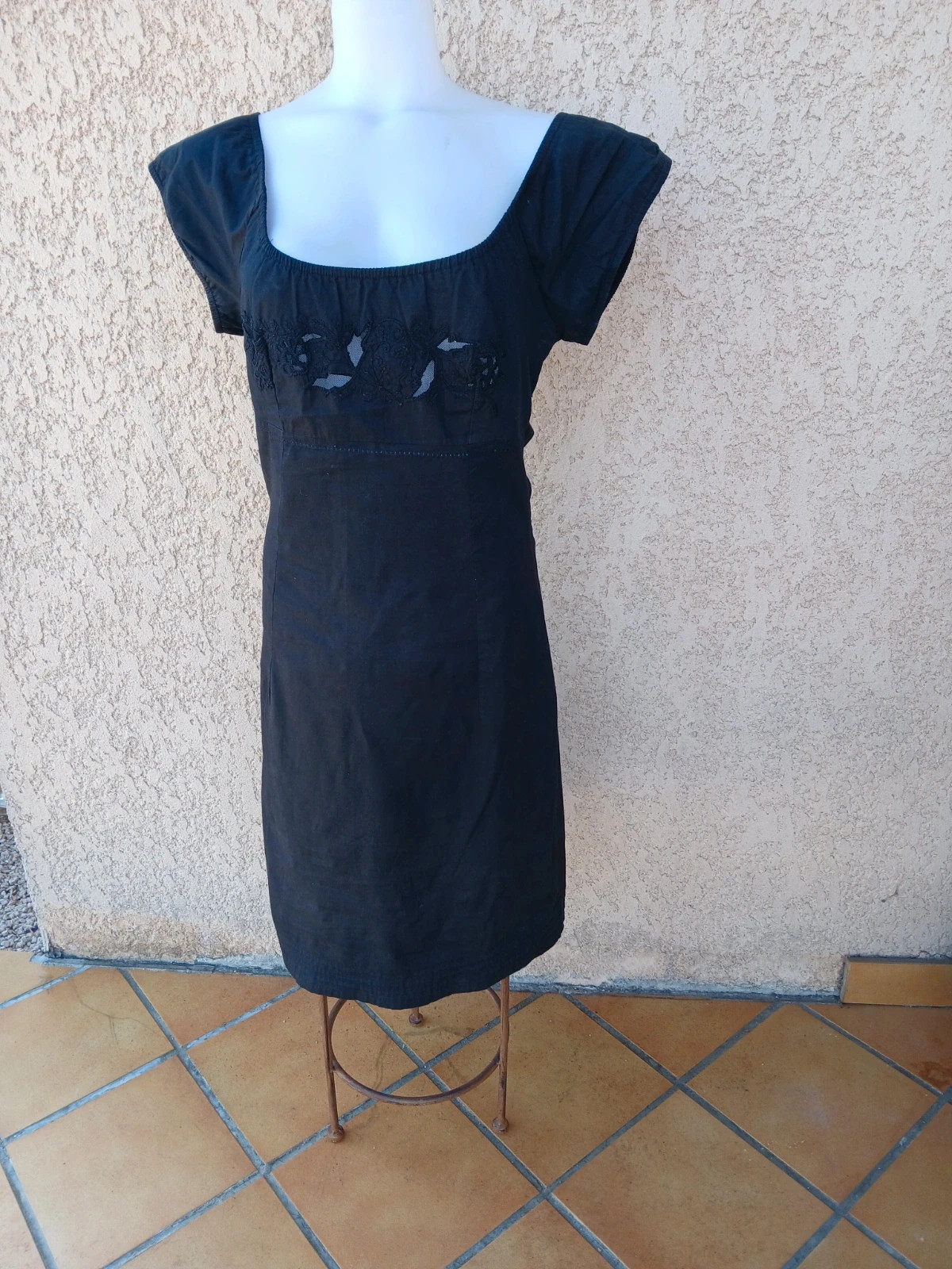 Petite robe noir,au genou, etam