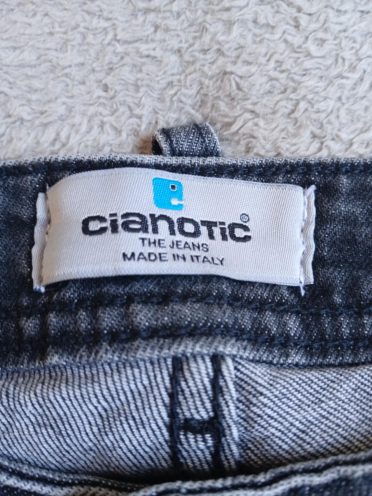 Short délavé et troué gris .jeans. – cianotic – taille XL 5