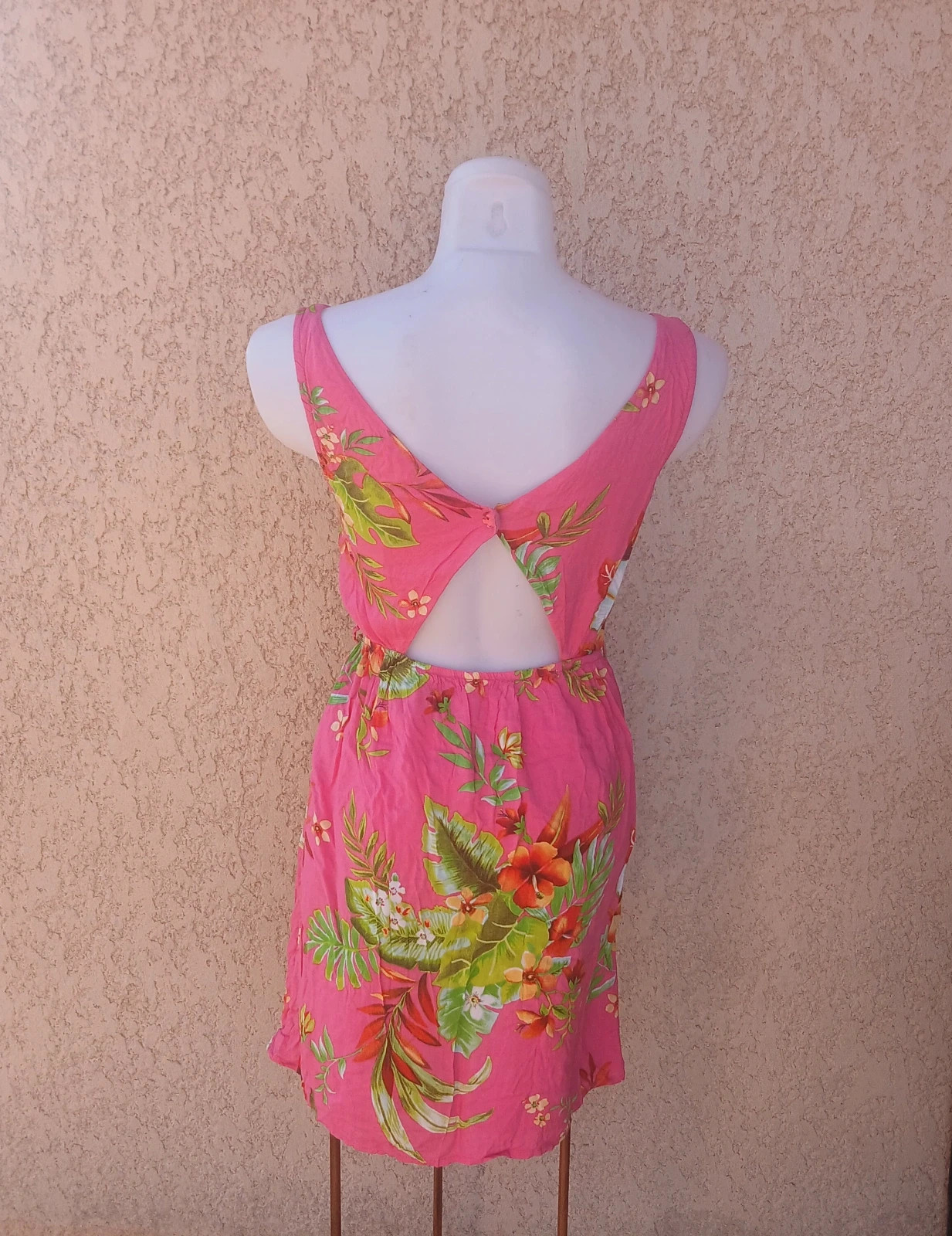 Petite robe a fleurs. Fórmul@ cintrée évasé dos nu taille 36