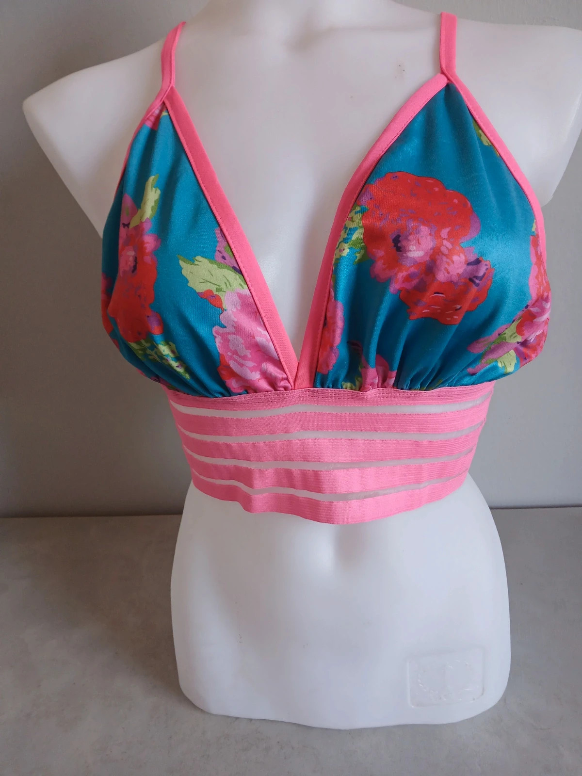 Brassière fleurie.