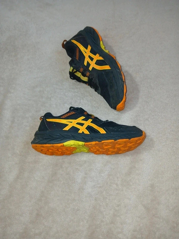 Baskets asics. Pre ventre 9.