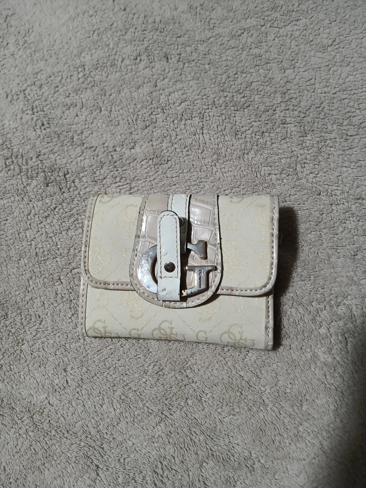 Porte monnaie Guess.