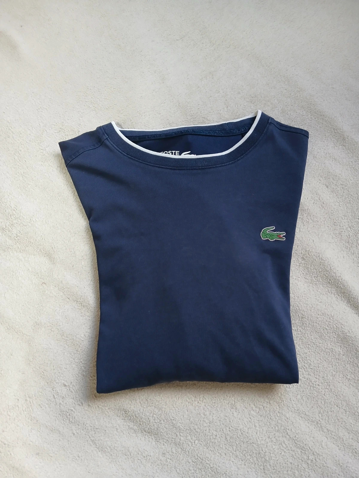 Pull Lacoste.