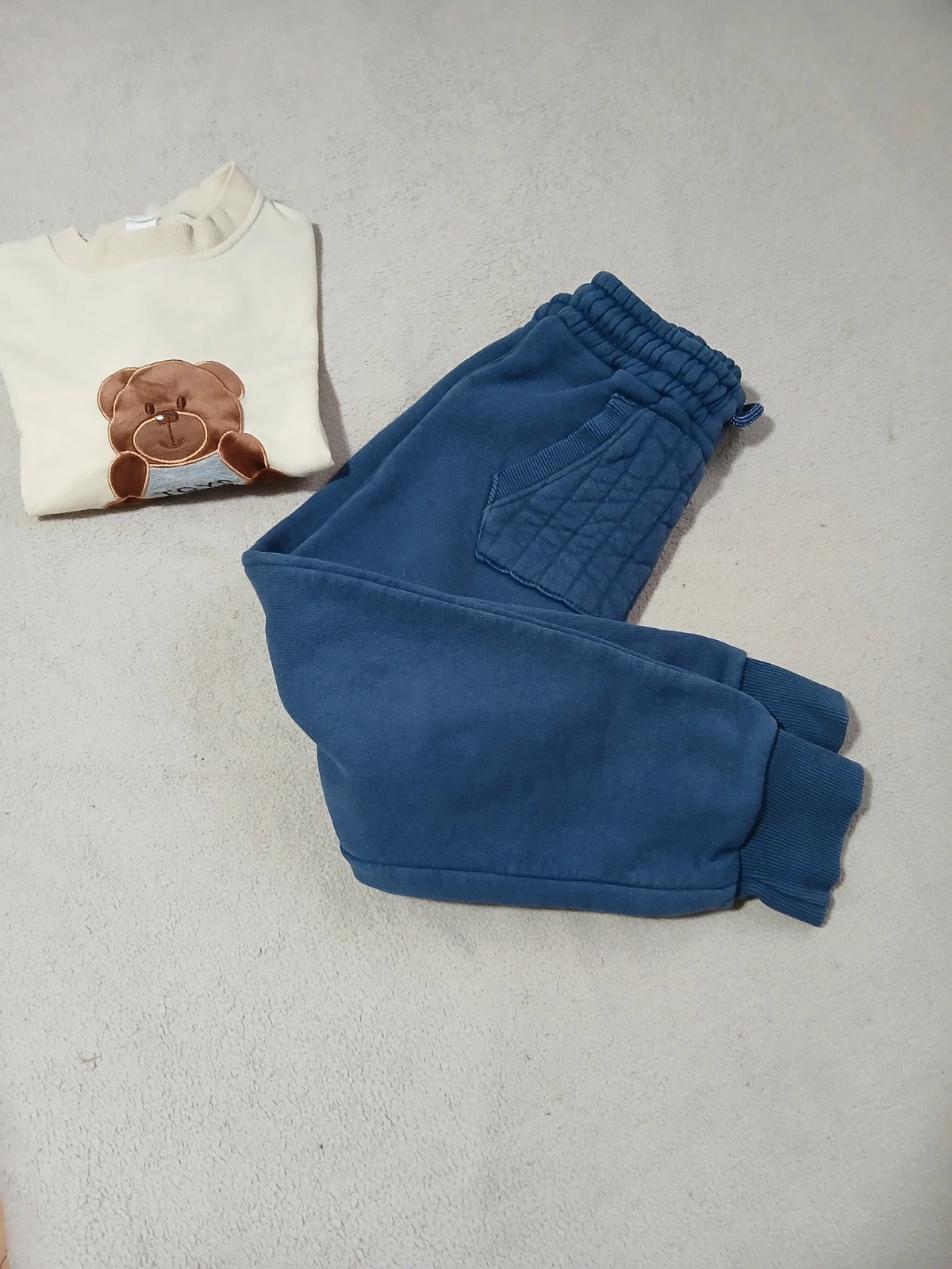 Lot pantalon et pull 7 ans