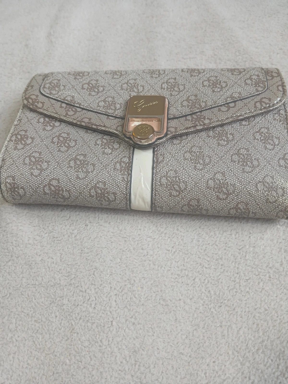 Porte monnaie Guess.