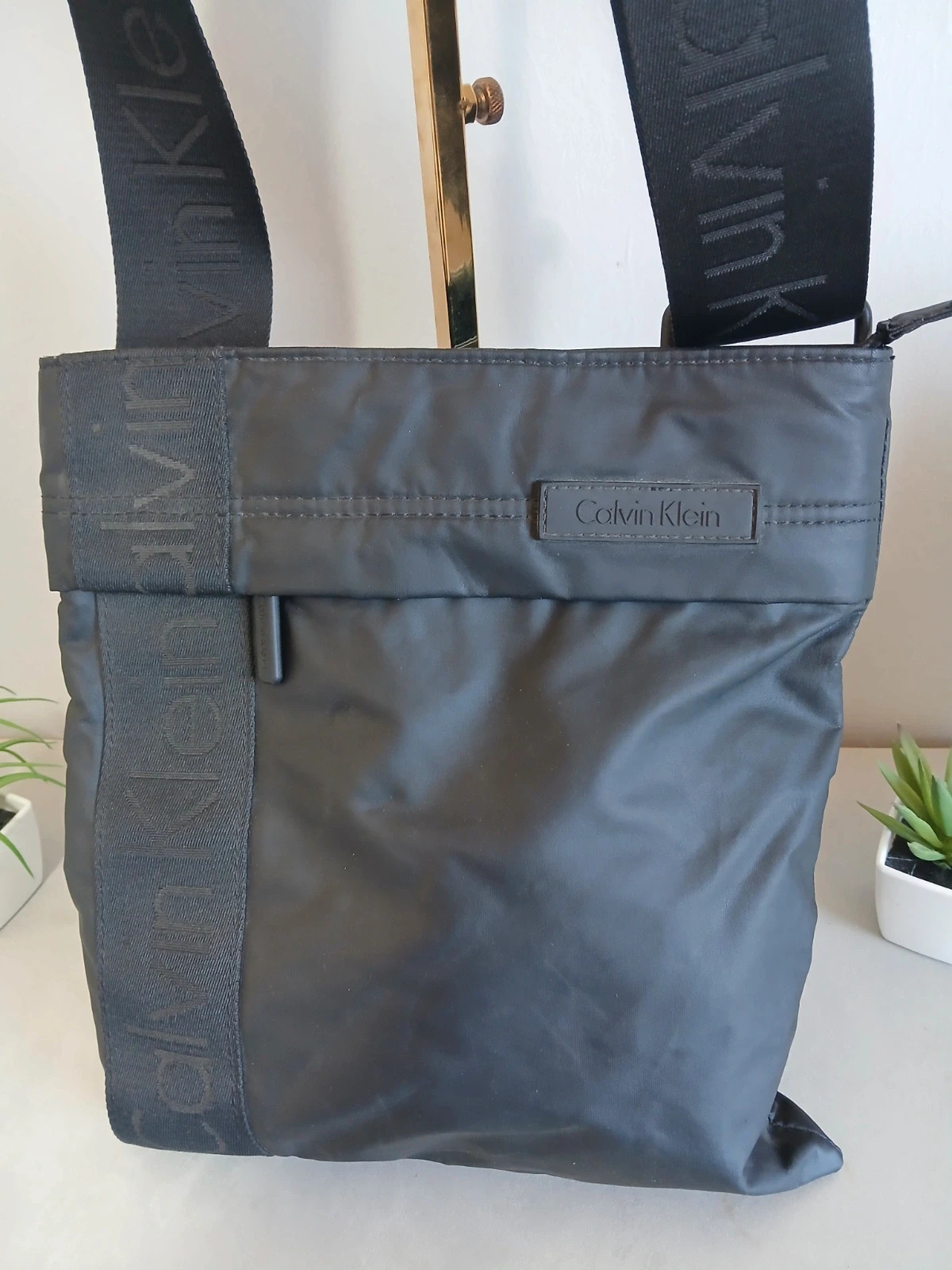 Sac bandoulière calvin Klein.