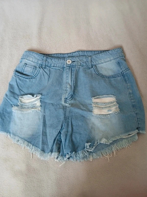 Short en jeans sans nom.