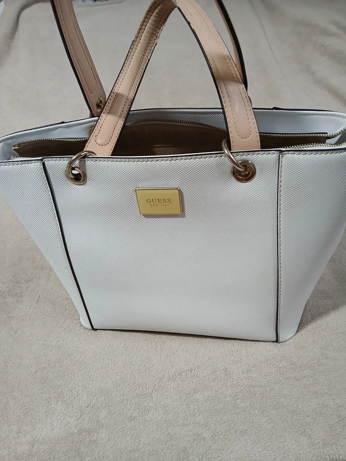 Sac à main Guess.