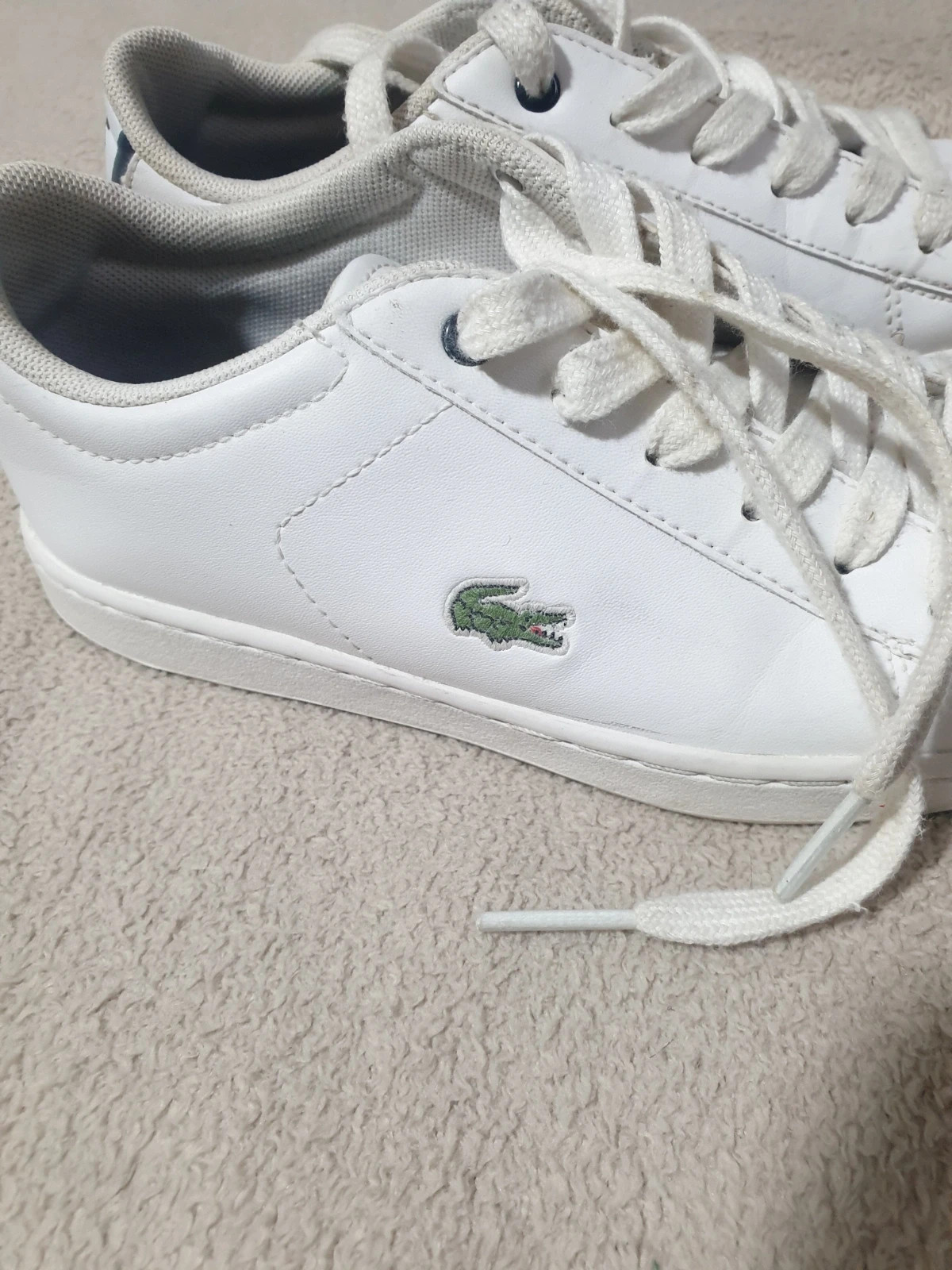 Baskets Lacoste.