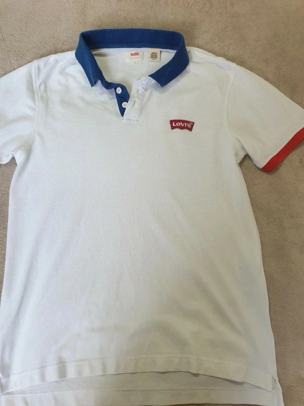 Polo Levis.