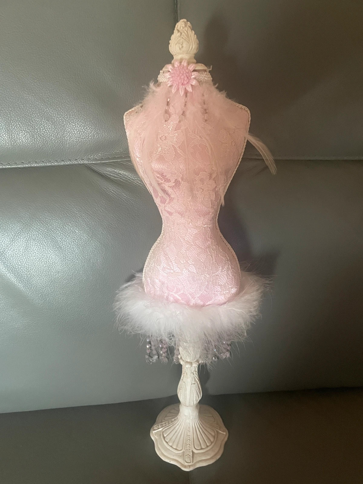 Très beau porte bijoux en forme de mannequin