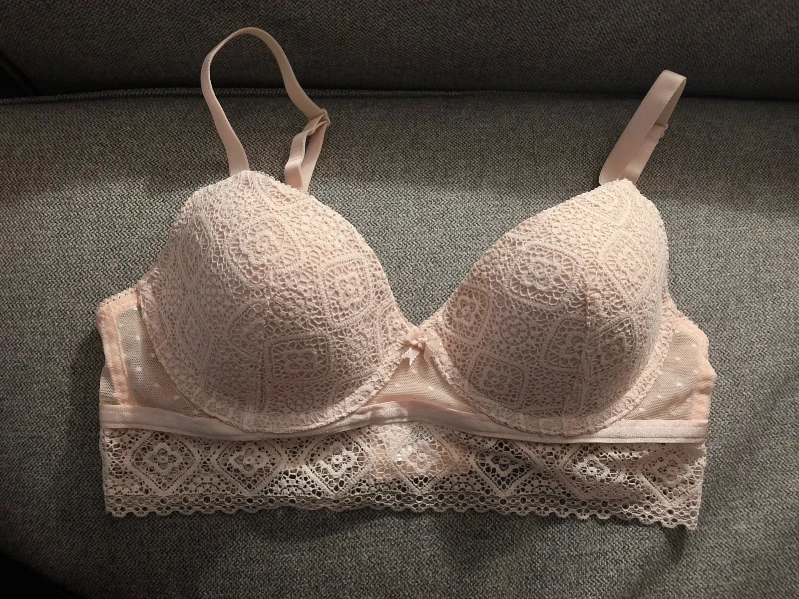 Sujetador rosa Selene 90B con encaje y copa preformada, sin usar 😊 – Selene – taille 90B