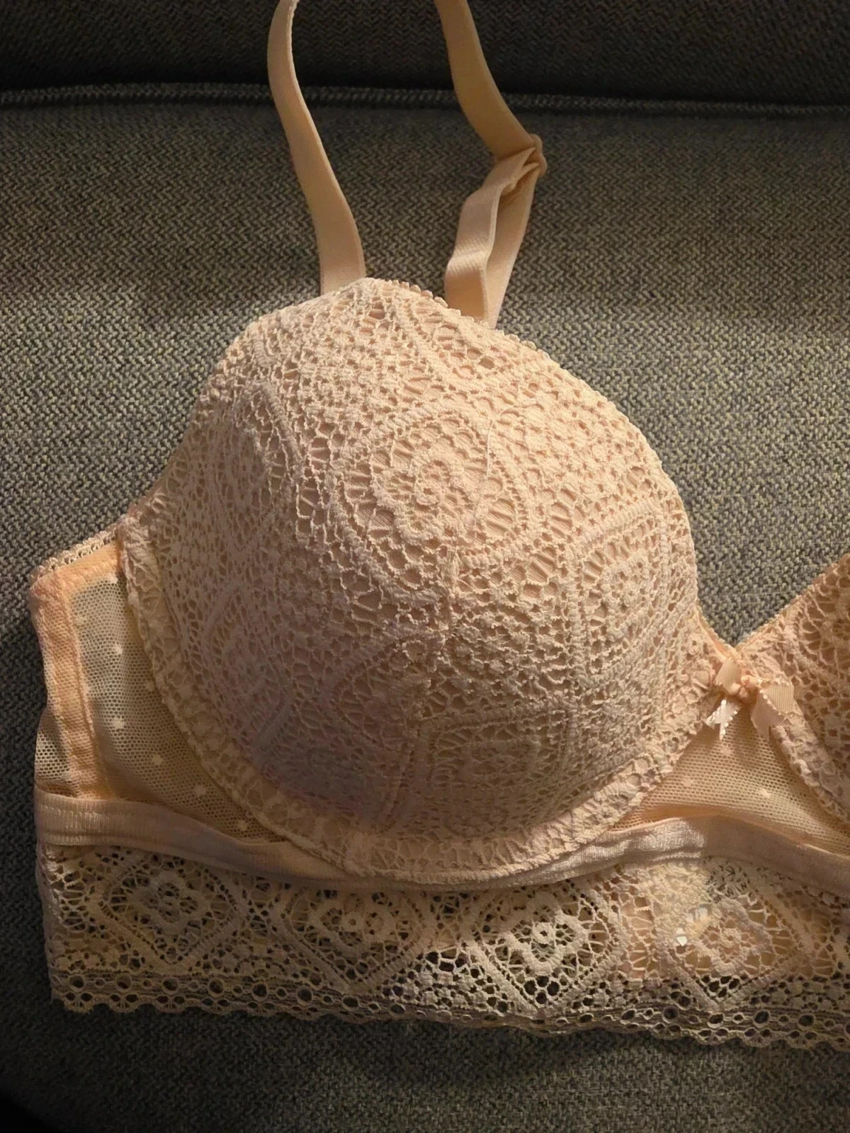 Sujetador rosa Selene 90B con encaje y copa preformada, sin usar 😊 – Selene – taille 90B 2