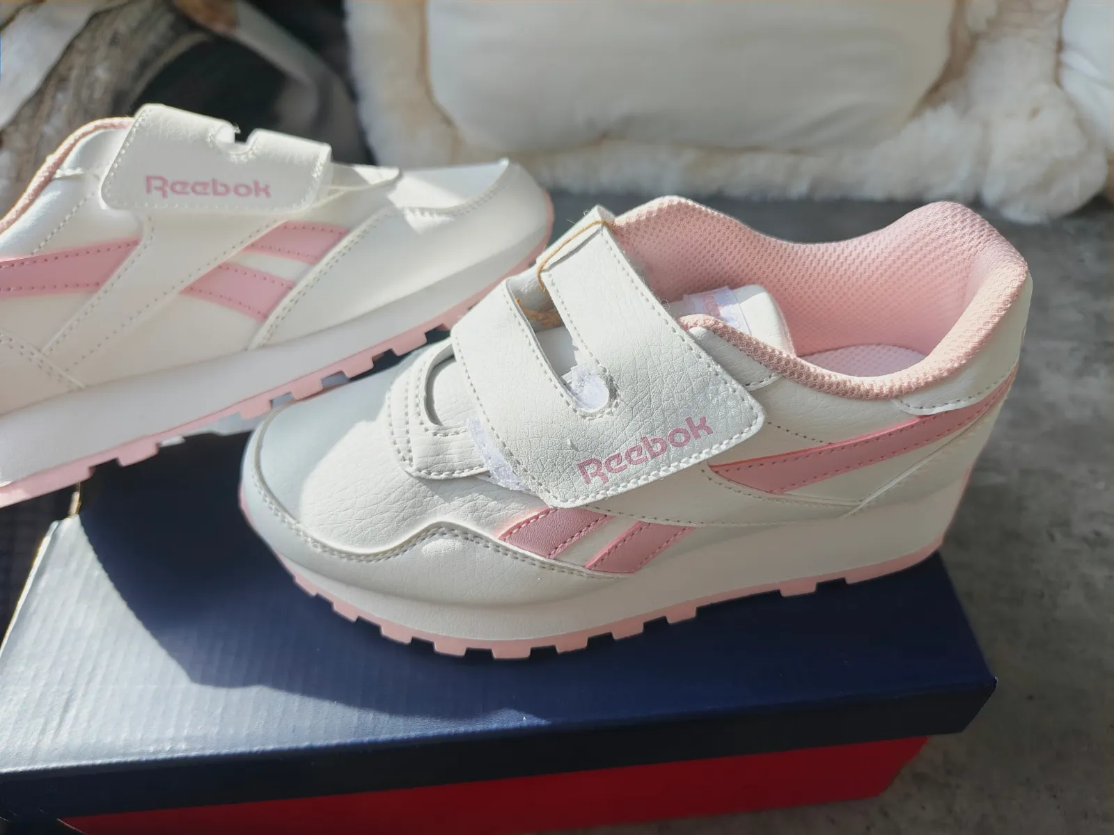 Baskets Reebok blanches et roses à scratchs 32.5 – Reebok – taille EU 32 5