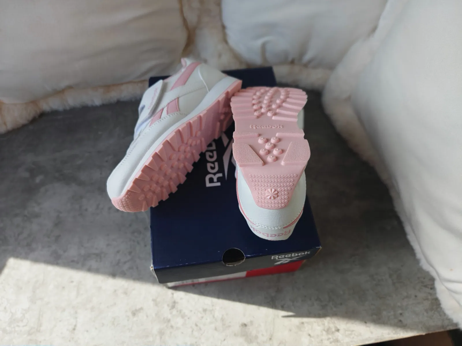 Baskets Reebok blanches et roses à scratchs 32.5 – Reebok – taille EU 32 7