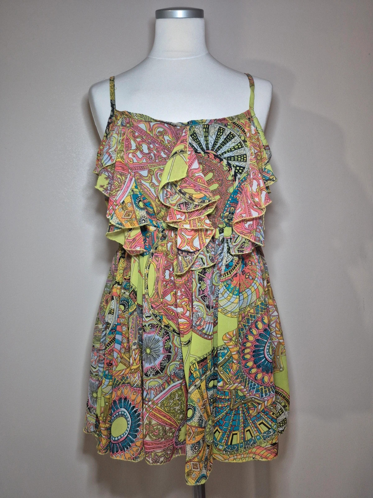 Robe courte Belcci imprimé multicolore volants bretelles