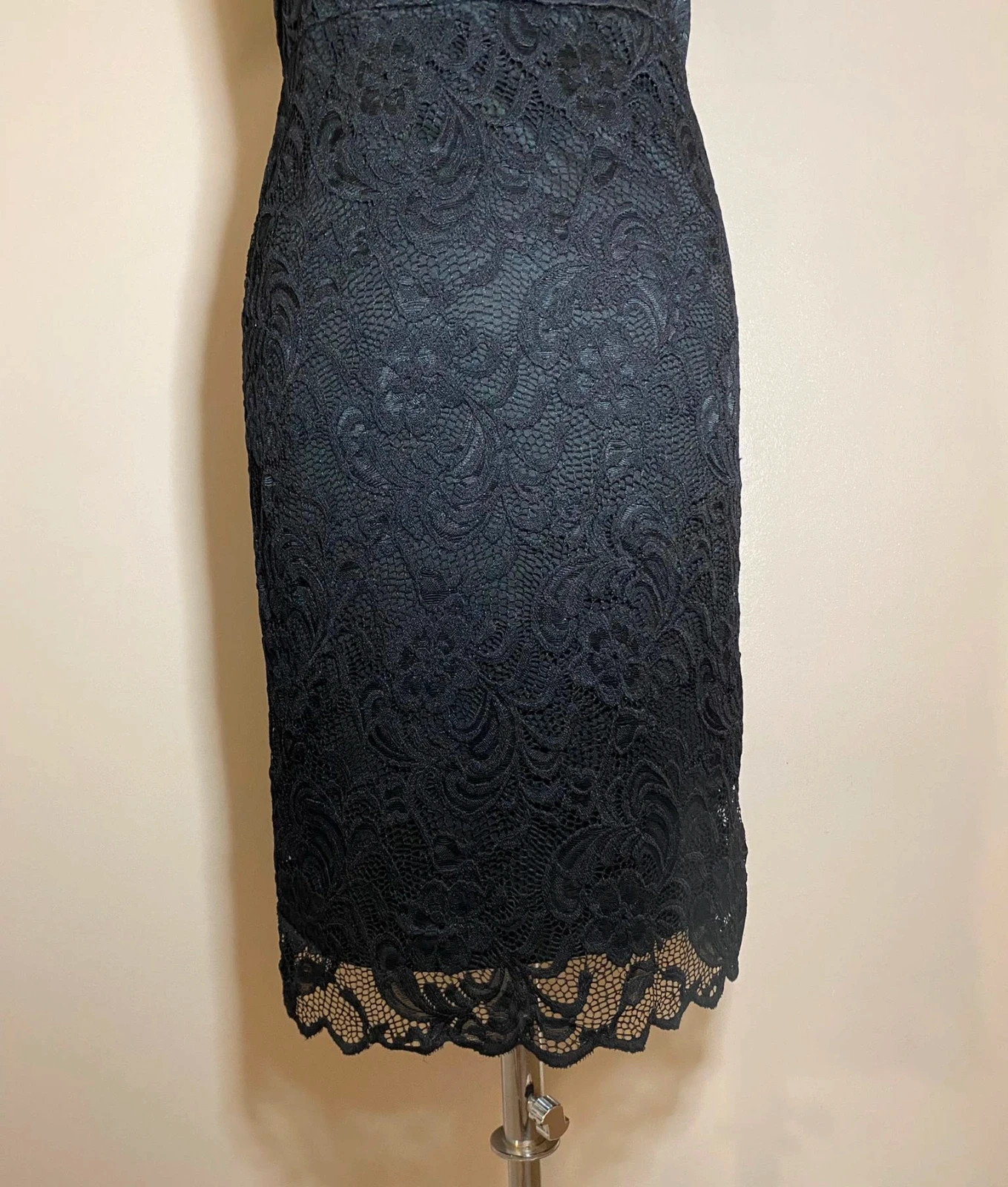 Robe courte en dentelle noire col bateau taille S – Ambiance – taille S / 36 / 8 3