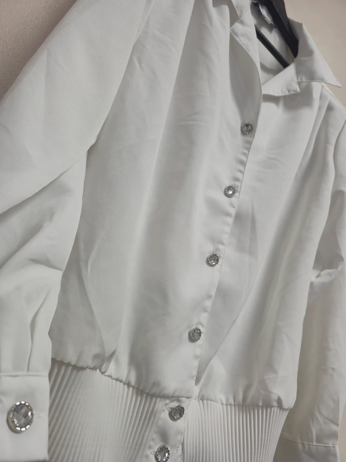 Veste satiné blanche avec épaulette 0 défaut ni tâche la femme moderne taille L – La Femme Moderne – taille L / 40 / 12 2