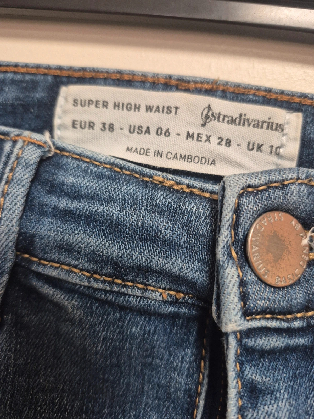 Jeans Stradivarius déchiré taille 38 - très bon état – Stradivarius – taille M / 38 / 10 3