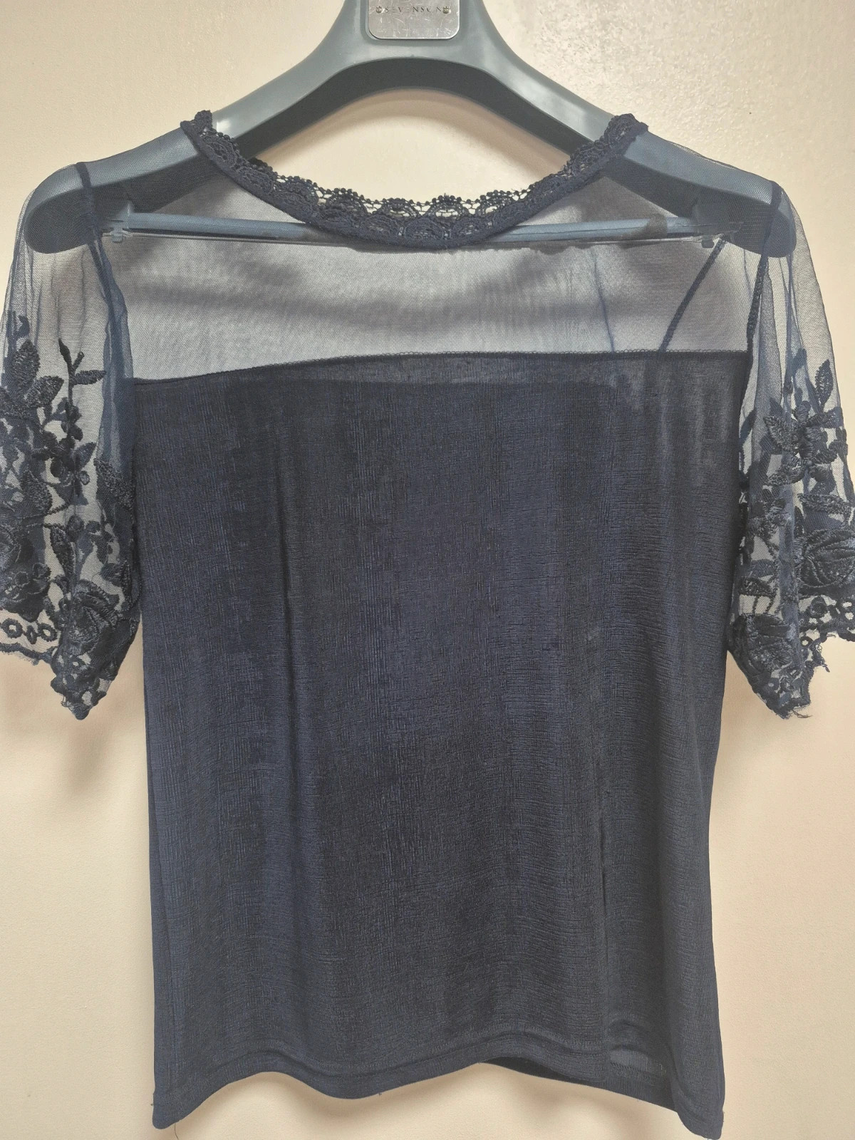 Haut noir détails en dentelle transparent taille M – Tendance – taille M / 38 / 10 2