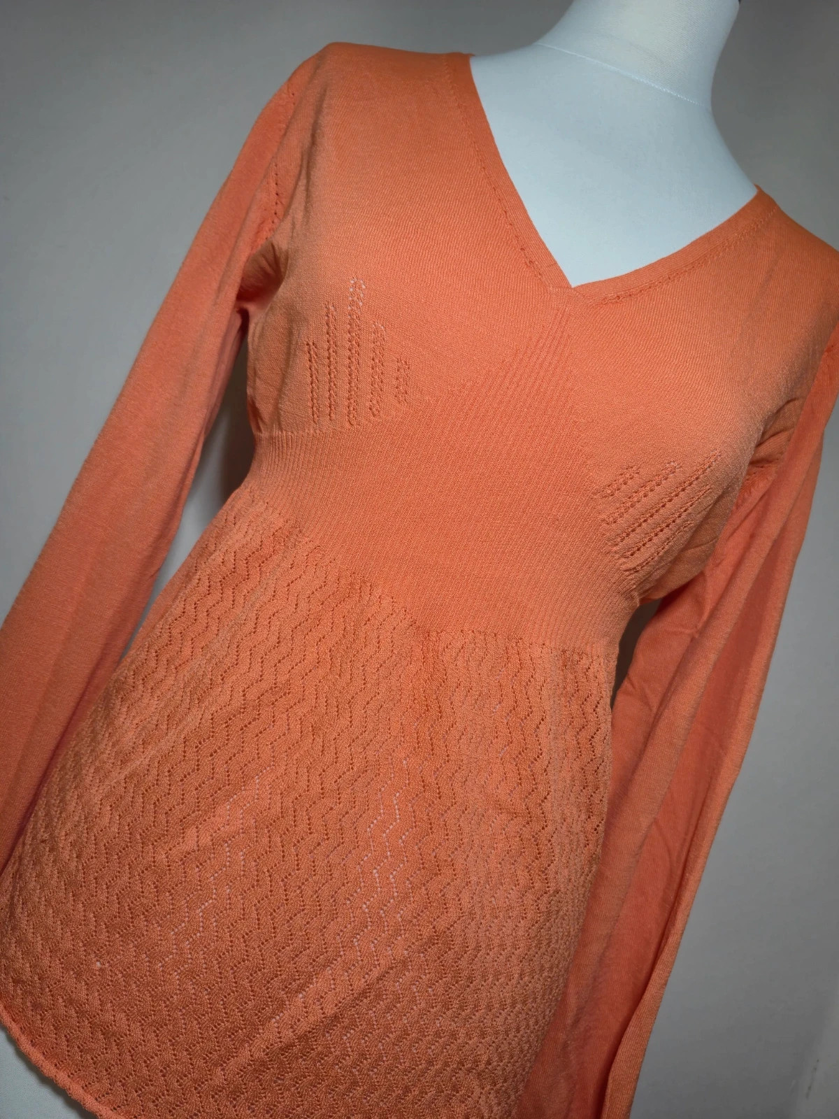 Pull fin col V manches longues orange saumon taille 3 dentelle ajouree – folia – taille L / 40 / 12 2