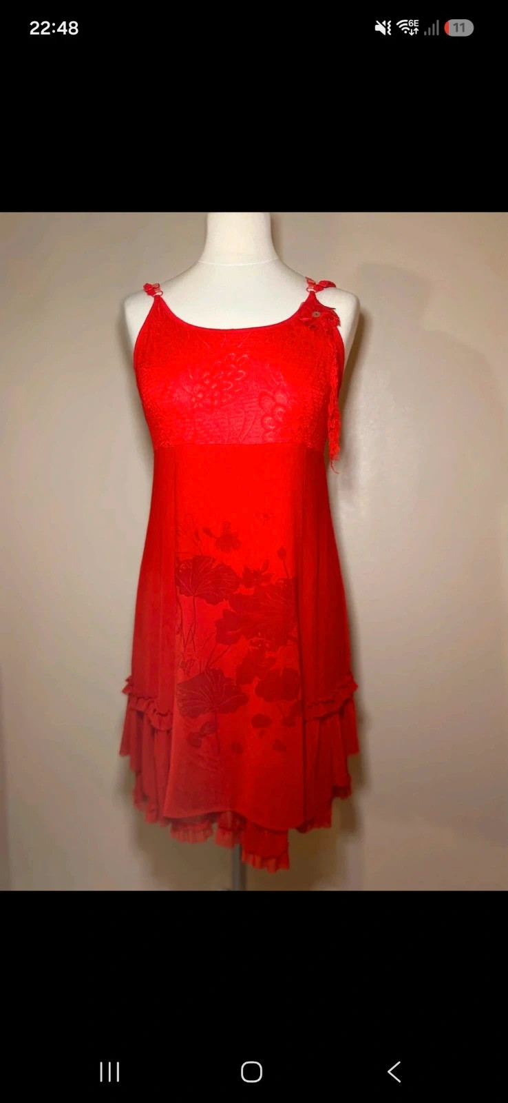 Robe rouge fluide bretelles fines fleurs