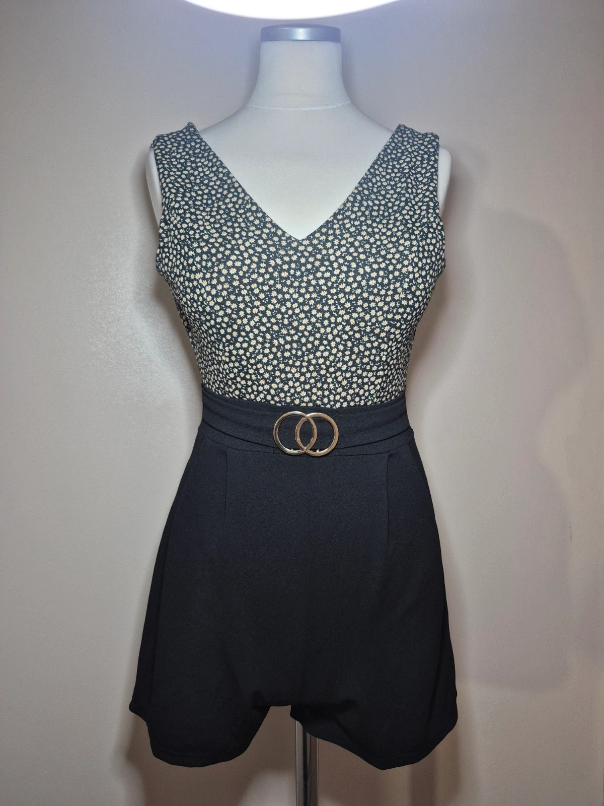 Combishort fleuri marguerites ceinture doree taille XS