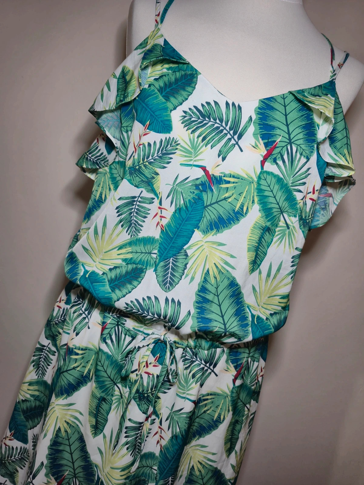 Robe imprime tropical feuilles vertes Kiabi taille 38 fines bretelles epaules denudees volant – Kiabi – taille M / 38 / 10 3