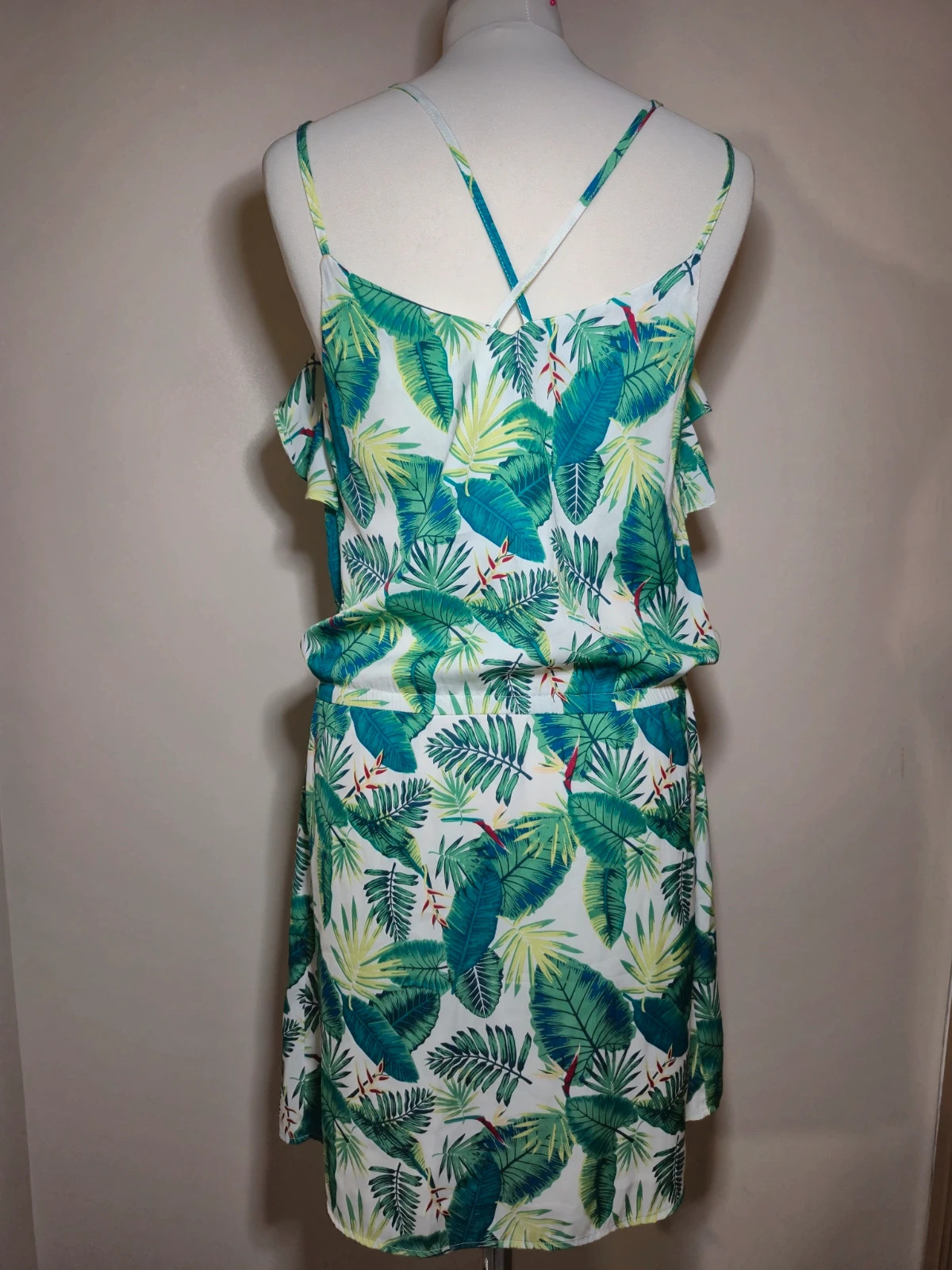 Robe imprime tropical feuilles vertes Kiabi taille 38 fines bretelles epaules denudees volant – Kiabi – taille M / 38 / 10 4