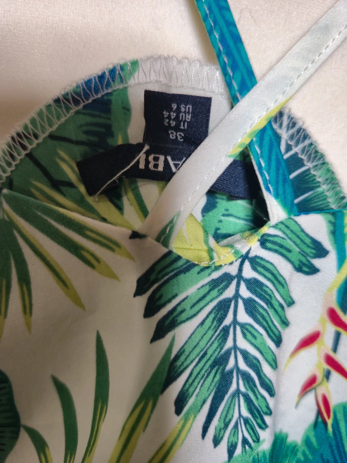 Robe imprime tropical feuilles vertes Kiabi taille 38 fines bretelles epaules denudees volant – Kiabi – taille M / 38 / 10 5