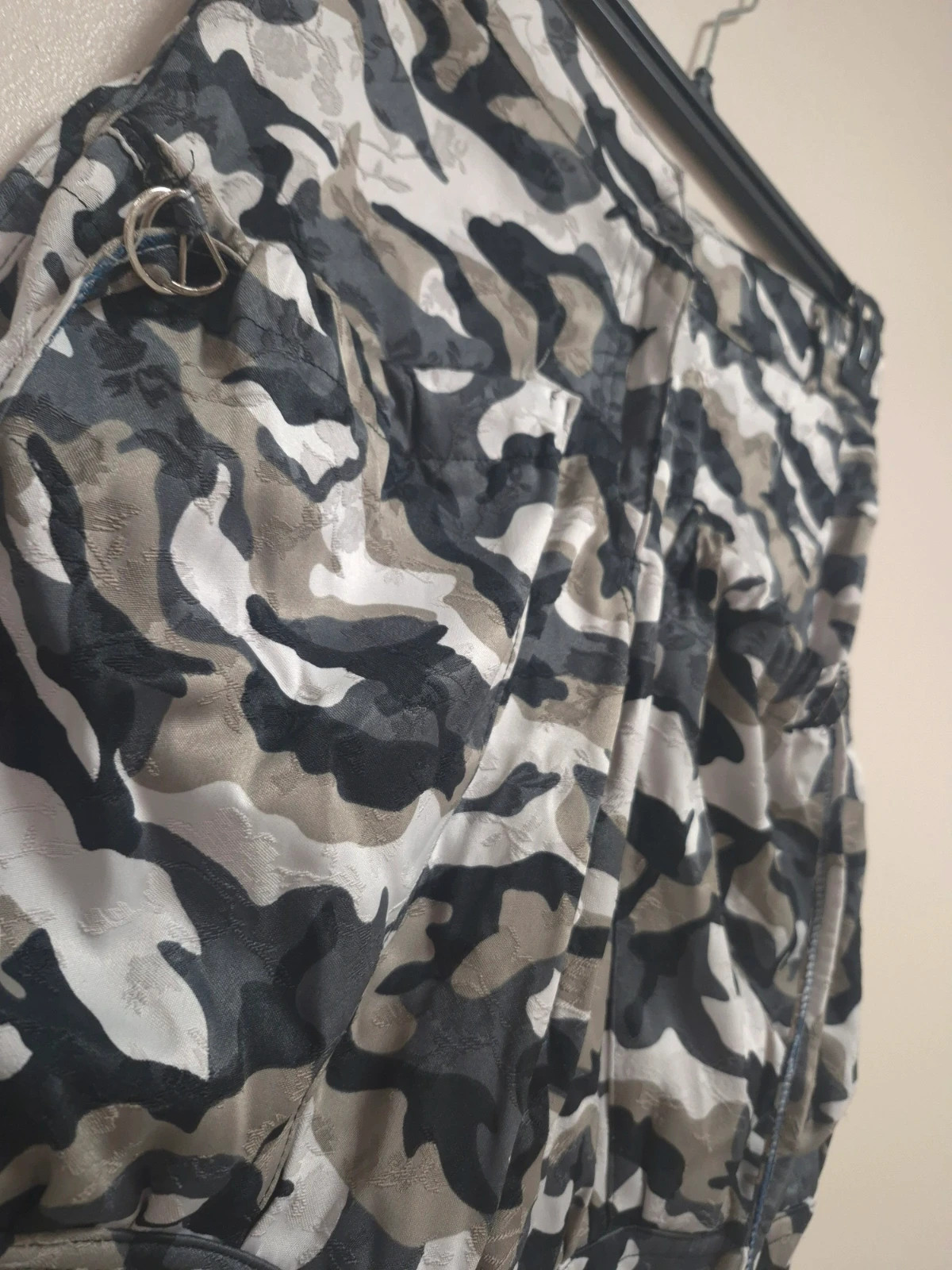 Short cargo camouflage Y2K – Vintage Dressing – taille S / 36 / 8 2