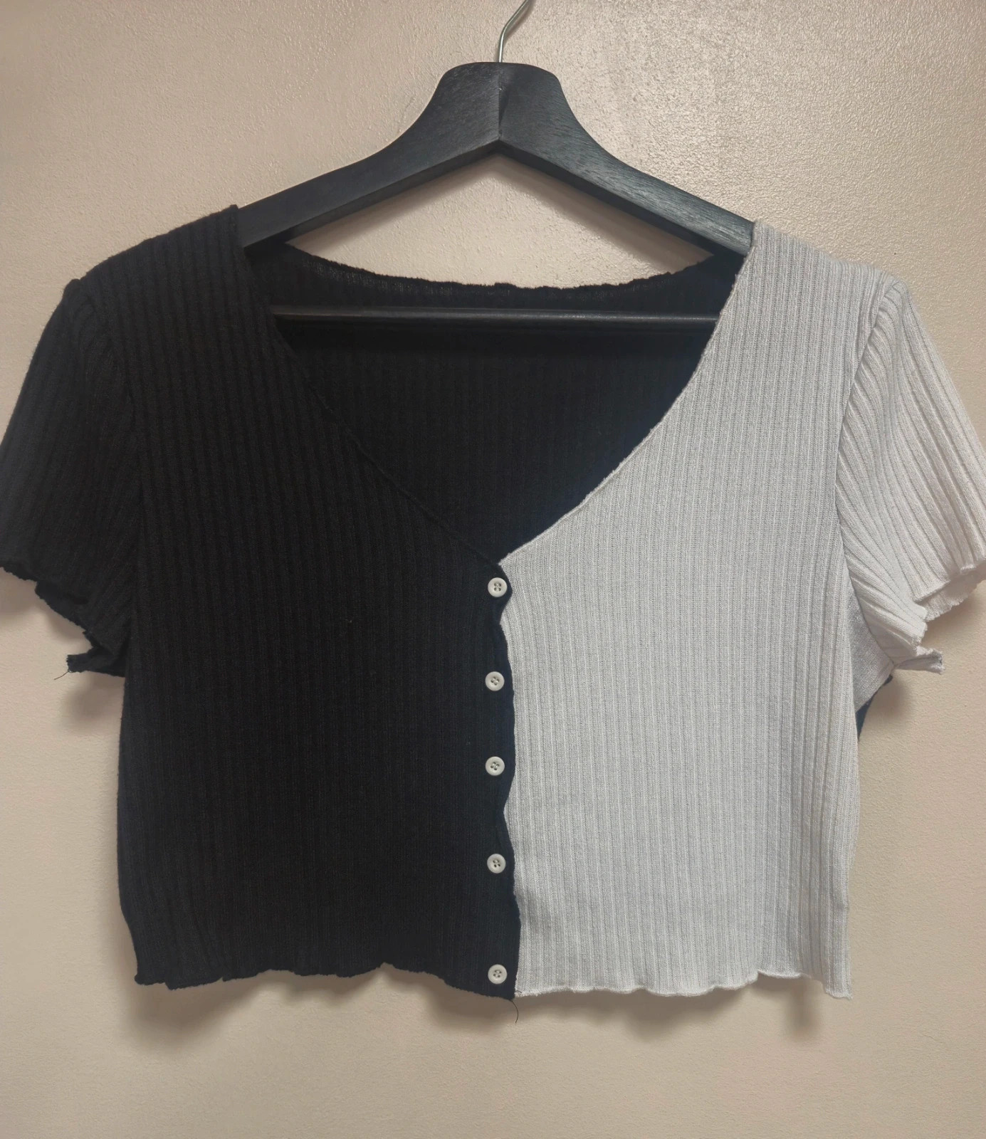 Crop top bicolore noir et blanc taille 44 XL état impeccable